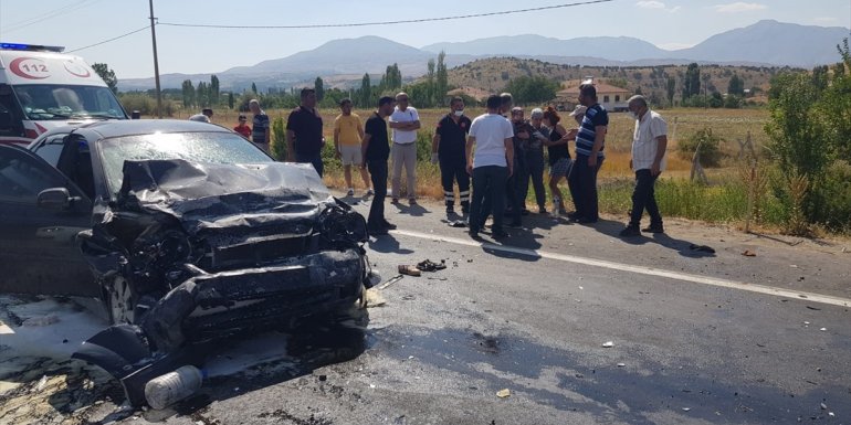 Malatya'da iki otomobil çarpıştı: 2 ölü, 3 yaralı