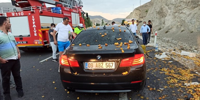 Malatya'da otomobil ile tarım aracı çarpıştı: 2 yaralı