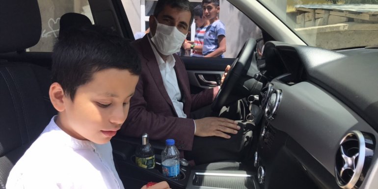 Muş Belediye Başkanı Asya, görme engelli Üzel'in hayalini gerçekleştirdi