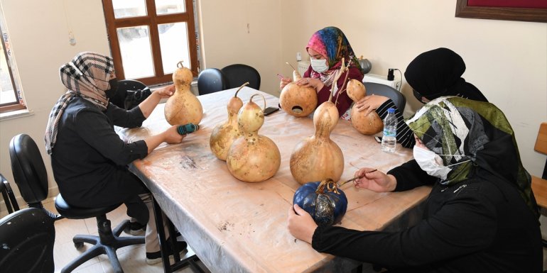 Muş Belediyesi Bilgi Evleri kadınların uğrak yeri oldu