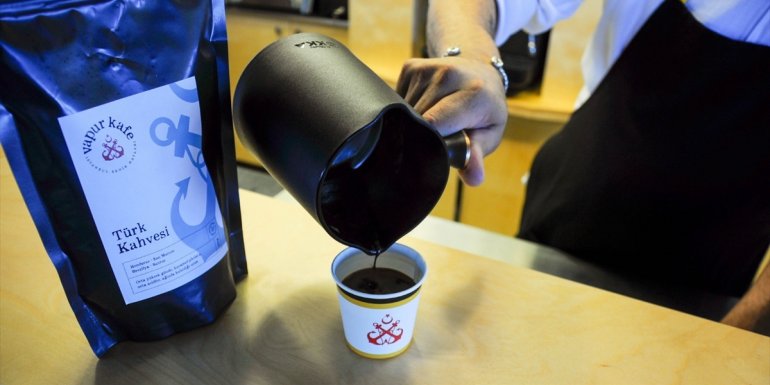 Şehir Hatları vapurlarında kahve yapımı için Arzum Okka Grandio Duo kullanılıyor