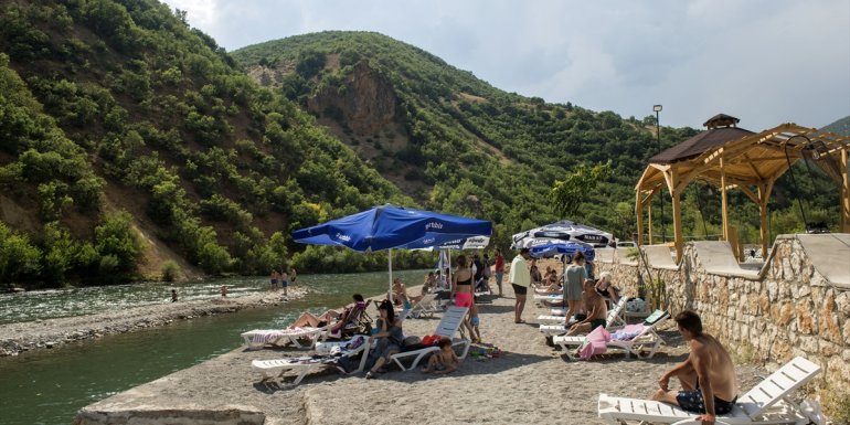 Tabiat harikası Munzur ve Pülümür Vadisi'ndeki doğal plajlar tatilcileri ağırlıyor