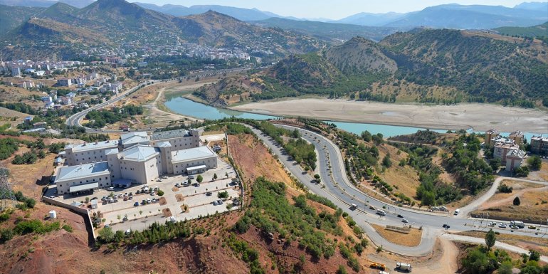 Tunceli'de jandarma ve emniyet ekipleri helikopterle bayram trafiğini denetledi