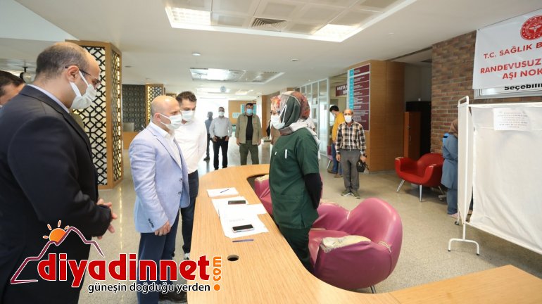 Vali Varol Covid aşı noktasını ziyaret etti2