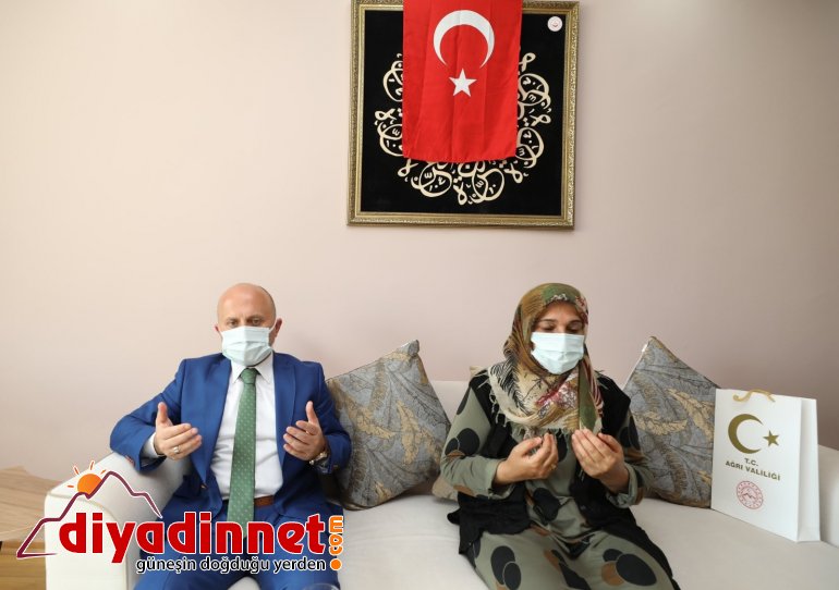 Vali Varol dan şehit ailesine bayram ziyareti4