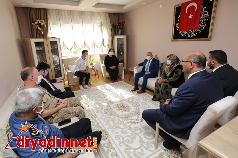 Vali Varol dan şehit ailesine bayram ziyareti5