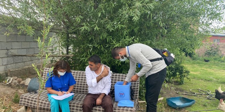 Van'da mahallelerde mobil ekiplerce Kovid-19 aşısı yapılıyor