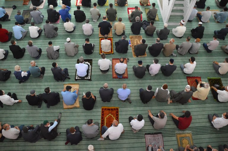 Ağrı da mimarisiyle ilgi odağı olan cami ibadete açıldı4