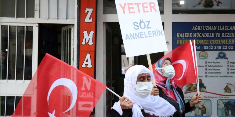 Diyarbakır annelerinden çocuklarına kavuşmak için mücadele veren Ağrılı ailelere destek