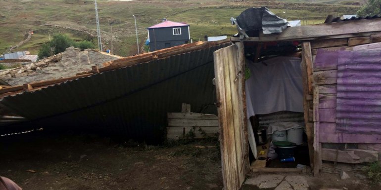 Ardahan'da derelerin taşması sonucu iki köyde su baskınları yaşandı