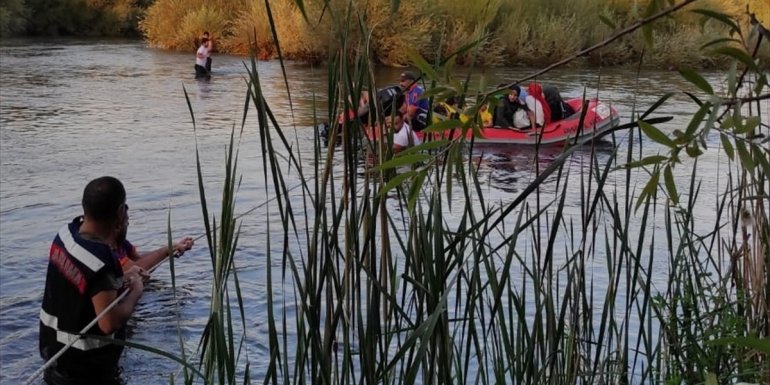 Bingöl'de Murat Nehri'nde mahsur kalan 30 kişi kurtarıldı