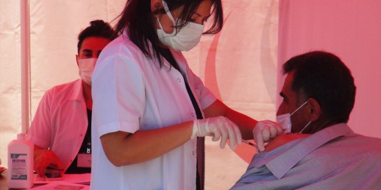 Tatvan'da Kovid-19 aşı çalışmaları aralıksız devam ediyor