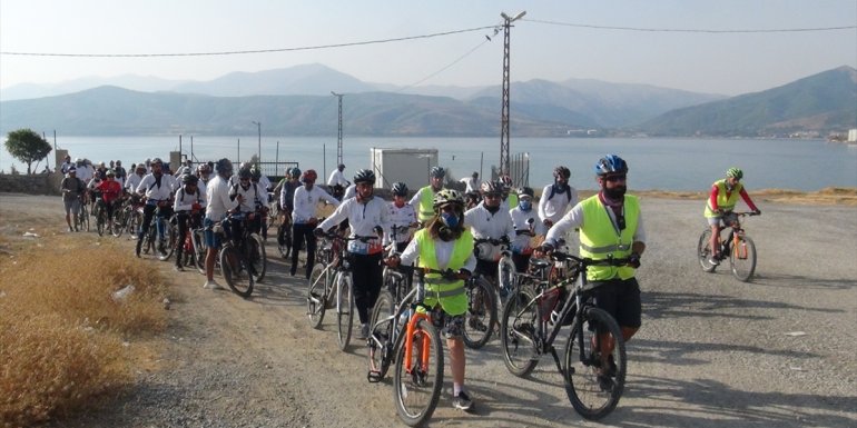 Van Gölü Aktivistleri, Bitlis ve ilçelerindeki tarihi mekanları ziyaret etti