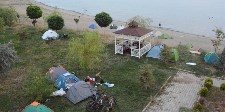 Van Gölü Aktivistleri Derneği üyeleri Tatvan'da kamp kurdu