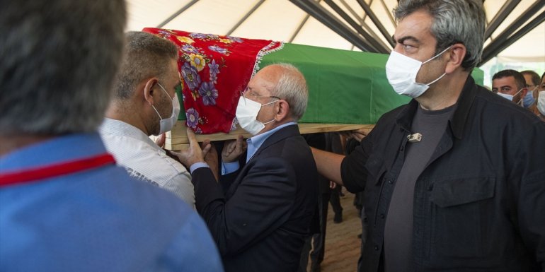 CHP Genel Başkanı Kılıçdaroğlu, vefat eden teyzesinin Tunceli'deki cenaze törenine katıldı