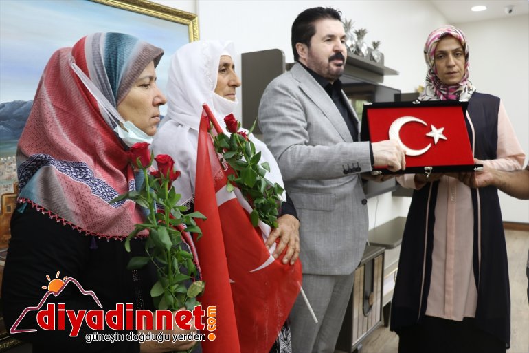 hazırlanan Yürüyüşe Beyaz annelerinden Ağrı Belediyesine ziyareti Diyarbakır teşekkür 4