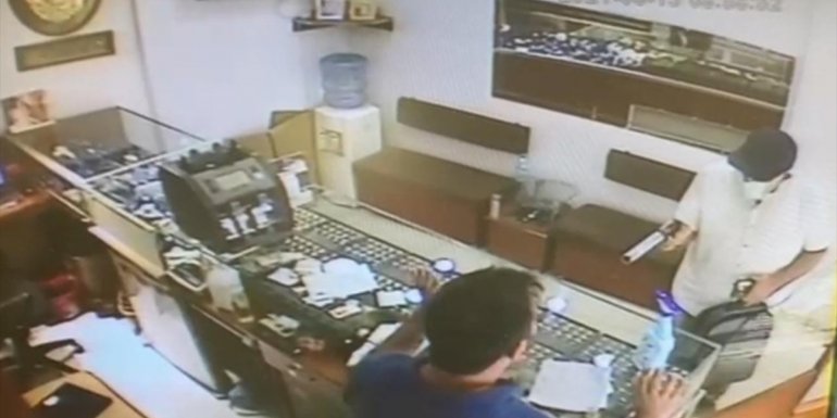 Elazığ'da kuyumcuda soygun girişiminde bulunan zanlı yakalandı