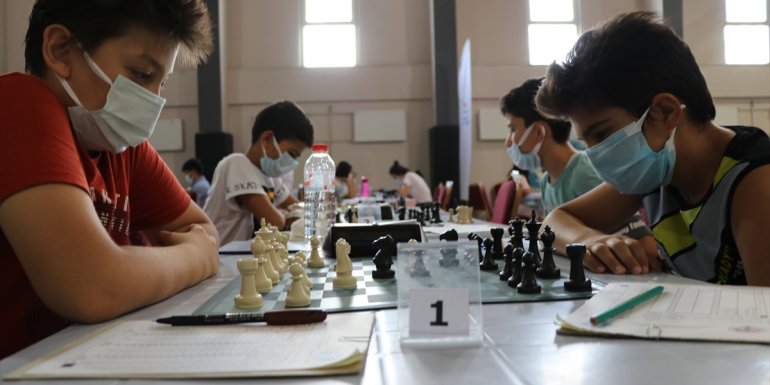 Elazığ'da satranç turnuvası düzenlendi
