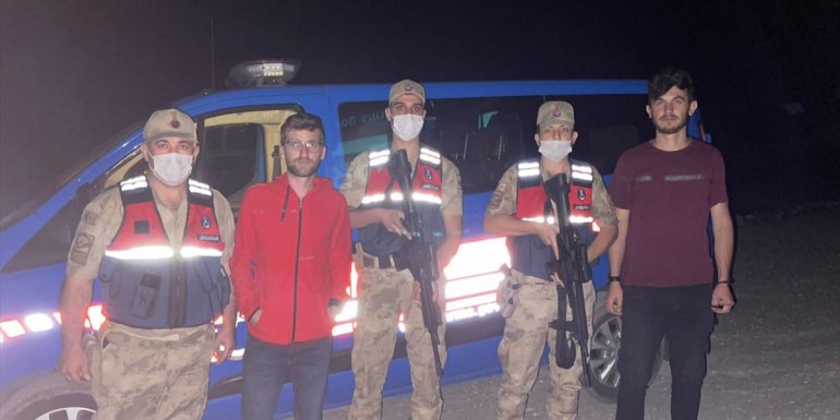 Erzincan'da heyelan nedeniyle yaylada mahsur kalan 2 kişiyi jandarma kurtardı