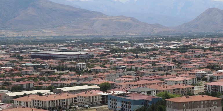 ÖNLEMİ HAYAT KURTARAN AFET: DEPREM - Deprem sonrası yeniden inşa edilen Erzincan'da binalar yatay mimariye uygun yapılıyor