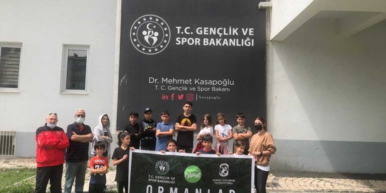 Erzurum'da sporcular orman yangınlarına pankartlarla dikkati çekti