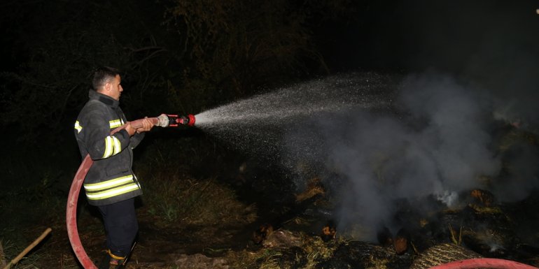 Erzurum'da çıkan ot yangını itfaiye ekiplerince söndürüldü
