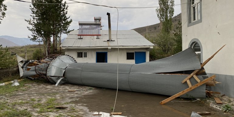 ERZURUM - Sağanak ve şiddetli rüzgar hayatı olumsuz etkiledi1
