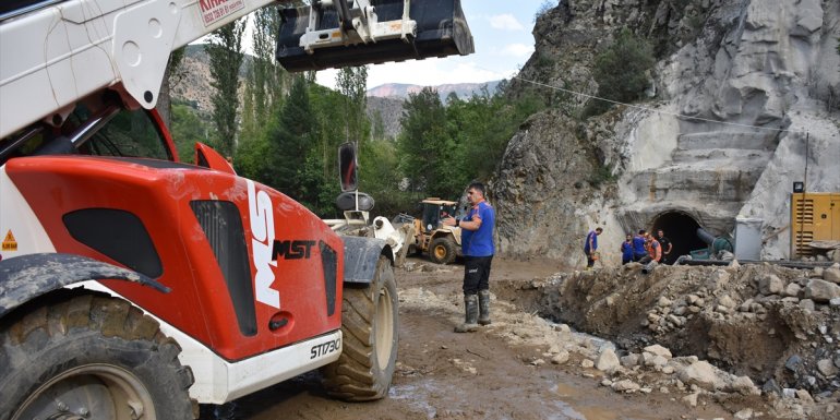 Erzurum'da sele kapılan işçinin kardeşinin tünel ucunda acı bekleyişi