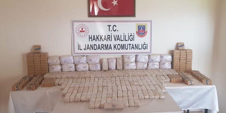 Hakkari'de araziye gömülü 191 kilogram eroin ele geçirildi