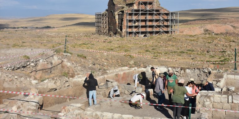 Dünya kenti Ani'nin yer altı tarihinin ortaya çıkarılması için 4 noktada kazı yapılıyor