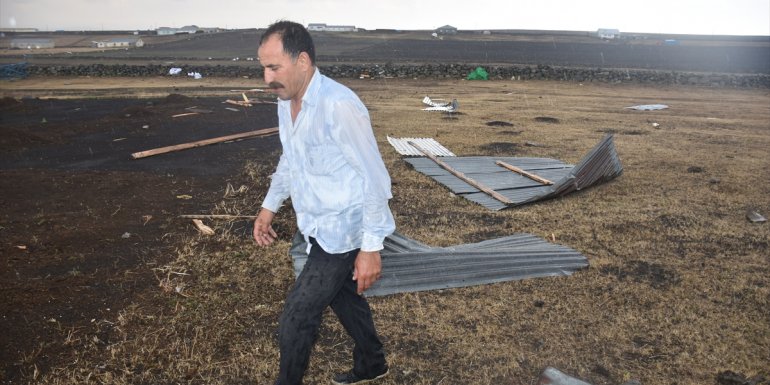 KARS - Hortum evlerde maddi hasara neden oldu (2)1