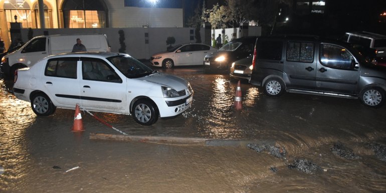 Malatya'da sağanak su baskınlarına neden oldu