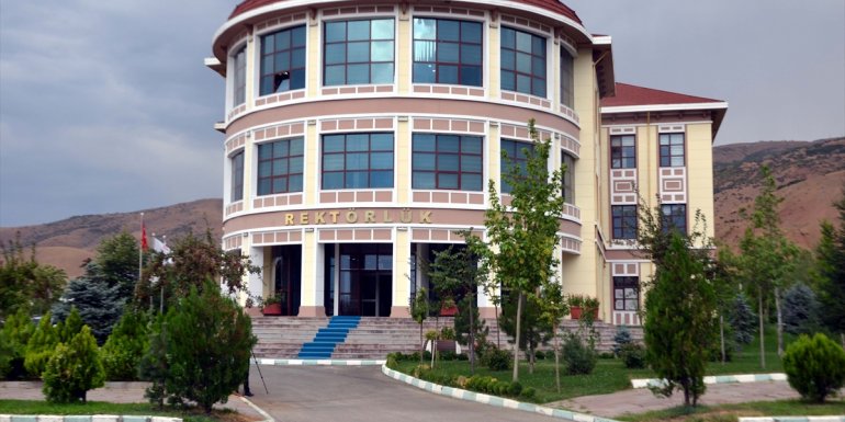 Muş Alparsyan Üniversitesi Rektörü Polat'tan öğrencilere "aşı" çağrısı