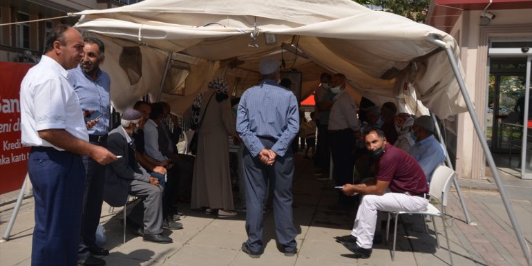 Muş'ta kurulan Kovid-19 aşı çadırı ilgi görüyor