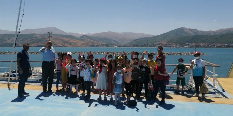 Tatvan'da öğrencilere Türkiye'nin en büyük iki feribotu tanıtıldı