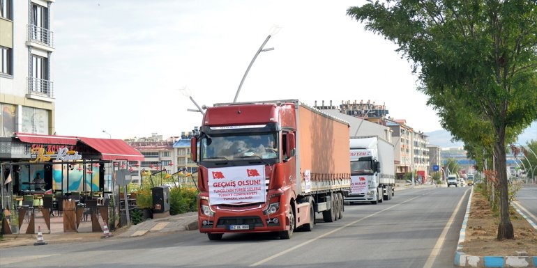 Tunceli'den selin etkilediği Kastamonu ve Sinop'a 3 tır içme suyu gönderildi