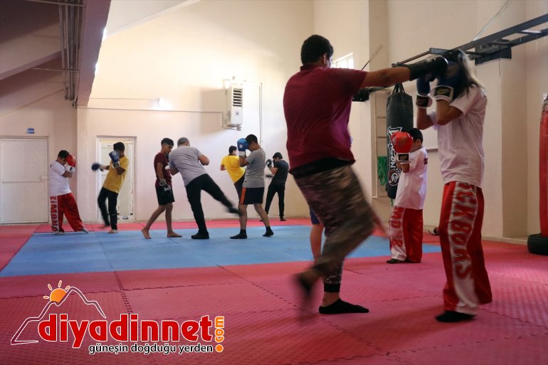 Üniversite öğrencisi milli kick boksçu Tuba