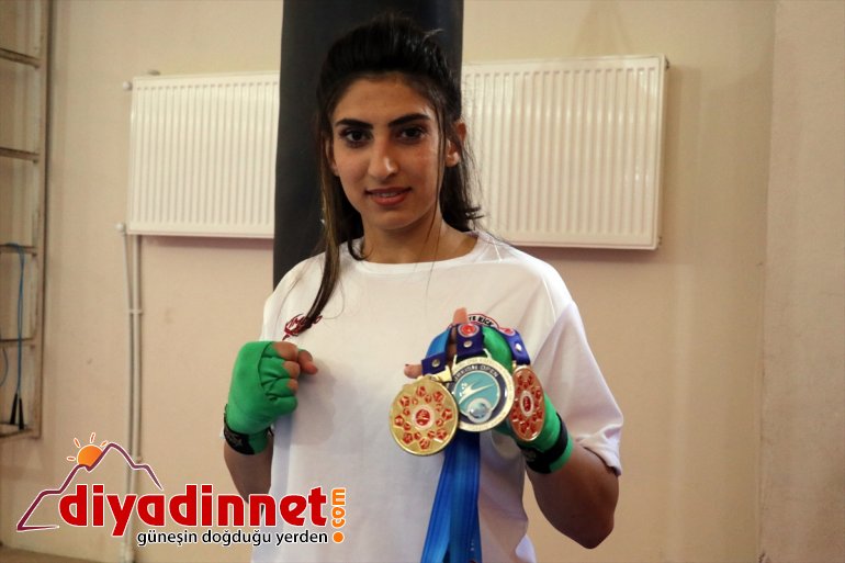 Üniversite öğrencisi milli kick boksçu Tuba