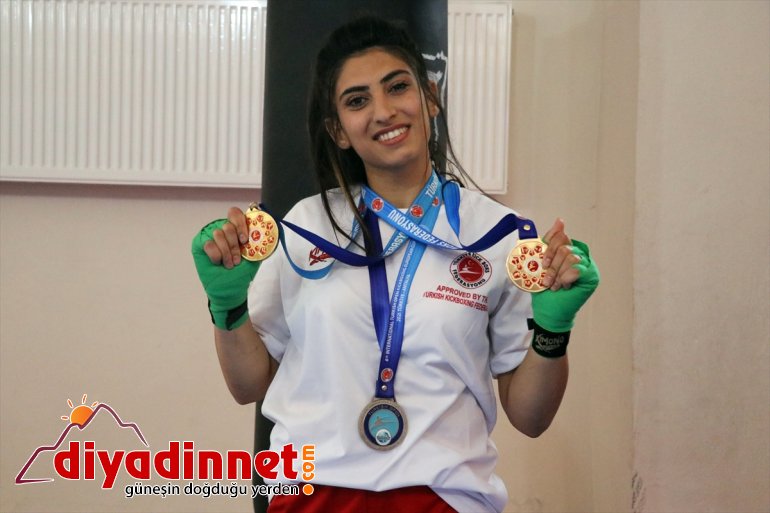 Üniversite öğrencisi milli kick boksçu Tuba