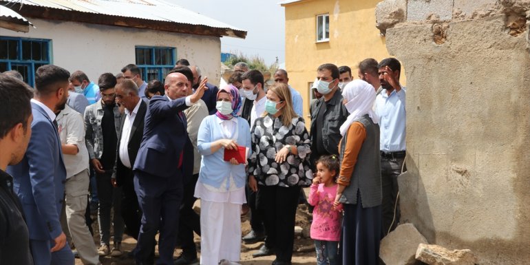 AK Parti'li Leyla Şahin Usta, Van'da selden etkilenen mahallelerde incelemelerini sürdürdü: