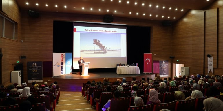 Van'da "Anne-Baba Okulu" semineri düzenlendi