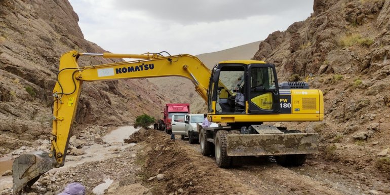 Van'da sel nedeniyle yaylada mahsur kalan 35 kişi belediye ekiplerince kurtarıldı