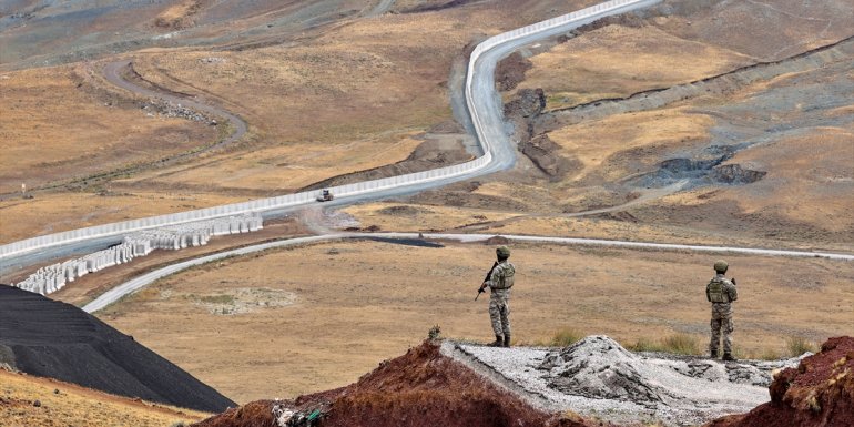 VAN - İran sınırı hem havadan hem karadan göz hapsinde tutuluyor1