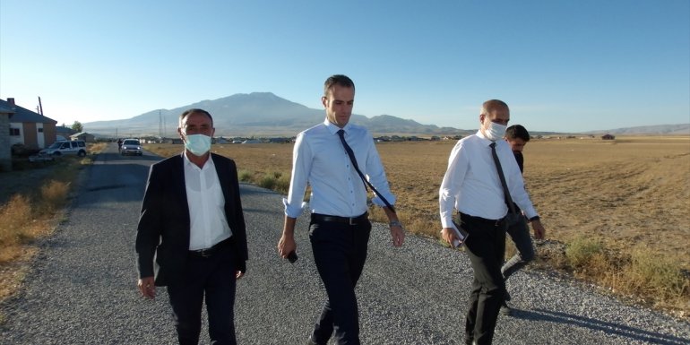 Adilcevaz Kaymakamı Demir, köy yollarını inceledi