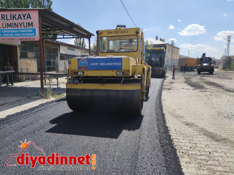 Ağrı Belediyesi, asfaltlama çalışmalarına devam ediyor2