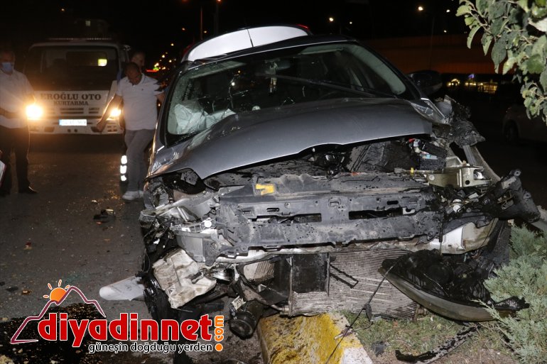 kazada bir çarpıştığı yaralandı iki kişi otomobilin Ağrı