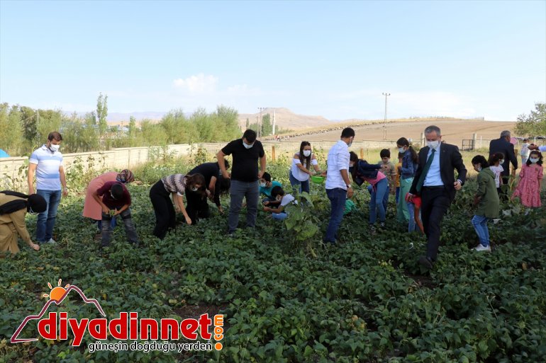 ürünlerle elde okulunun bostanından öğrencilerin eğitim masrafı edilen Ağrı