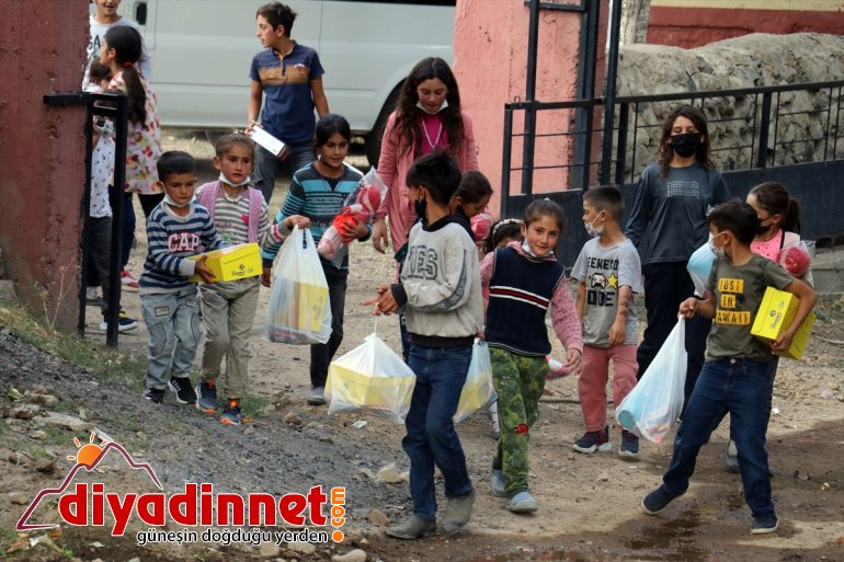yardımlarıyla çocukların selden güldü yüzü hayırseverlerin etkilenen Ağrı