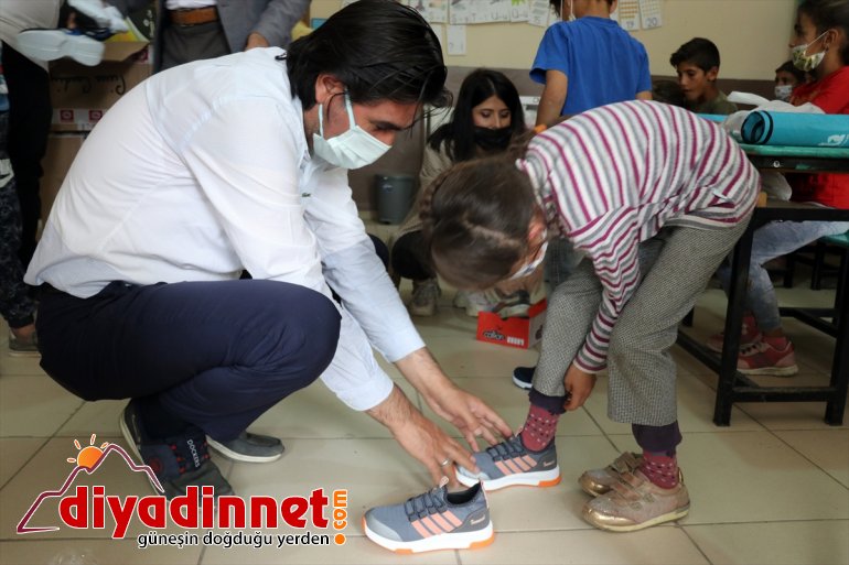 hayırseverlerin yüzü çocukların etkilenen selden güldü yardımlarıyla Ağrı