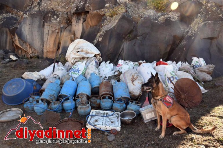 Ağrı Dağı'nda teröristlerin kullandığı mağarada yaşam malzemeleri ele geçirildi